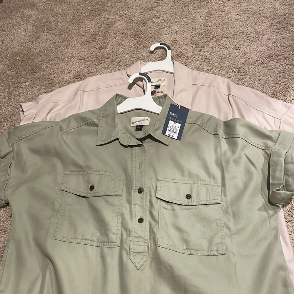 NWT, Womens size medium M Universal Thread Shirts set of 2